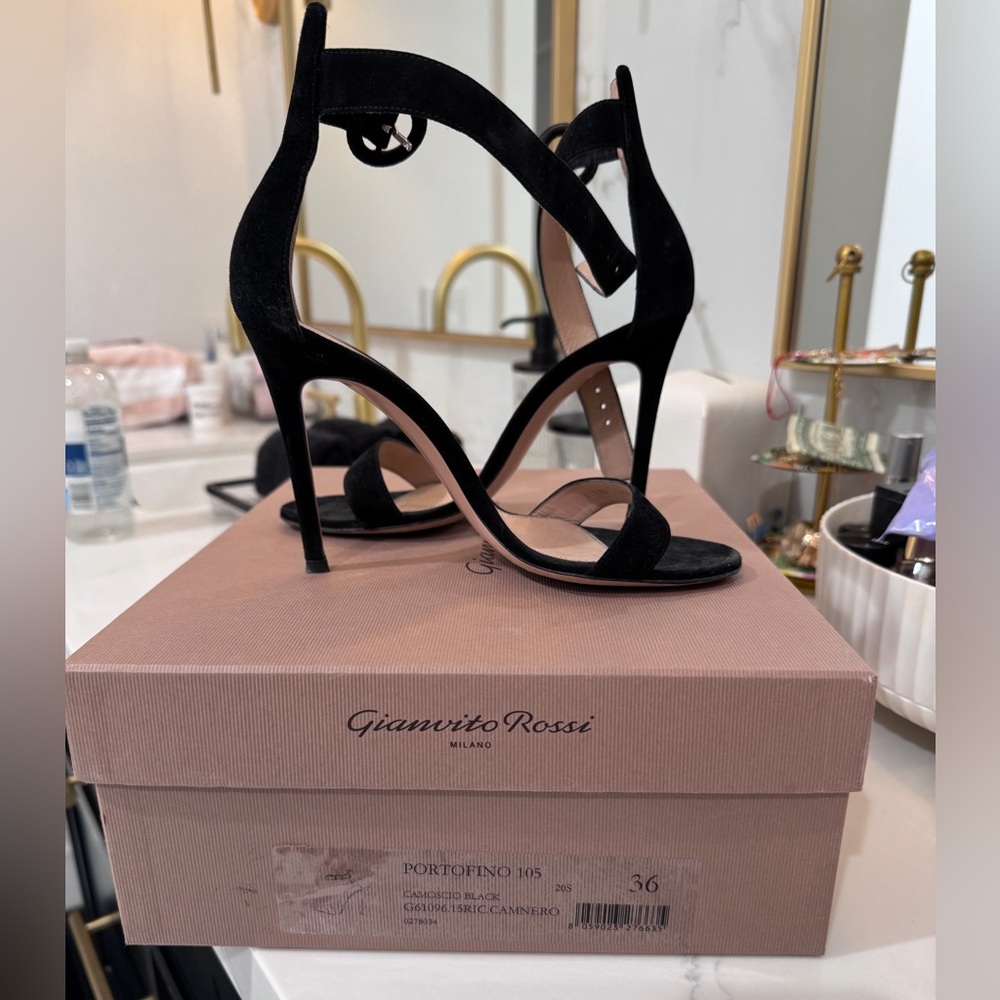 Gianvito Rossi Elegant Black Heels